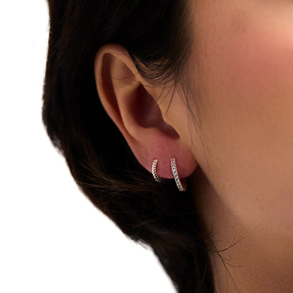 Maila – Créoles Argentées Pavées d’Éclat