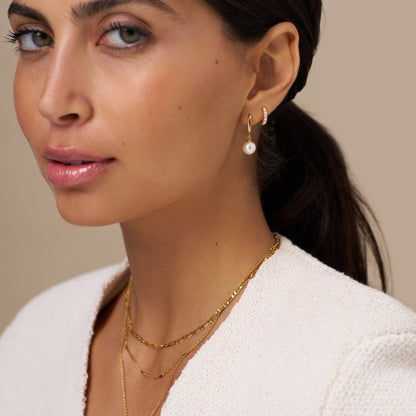 Isola – Boucles Dorées à Pendantif Perlé