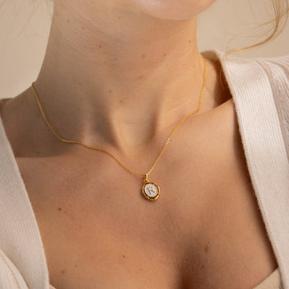 Collier avec pendentif initiales - Collier en émail blanc et or