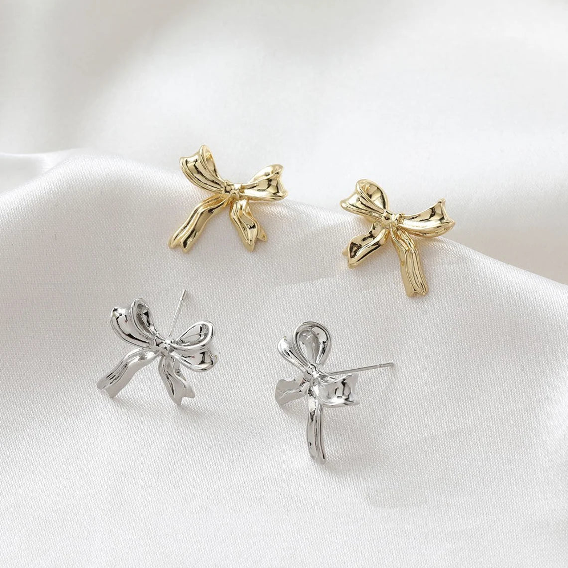 Boucles d'oreilles en or blanc avec nœud - Puces d'oreilles à motif de nœud