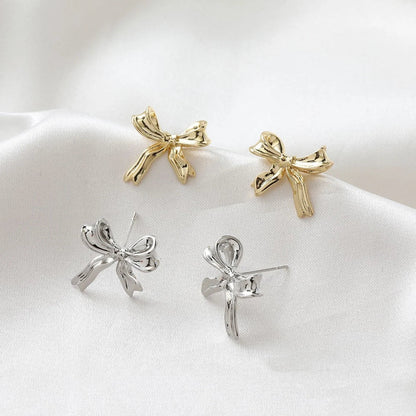 Boucles d'oreilles en or blanc avec nœud - Puces d'oreilles à motif de nœud