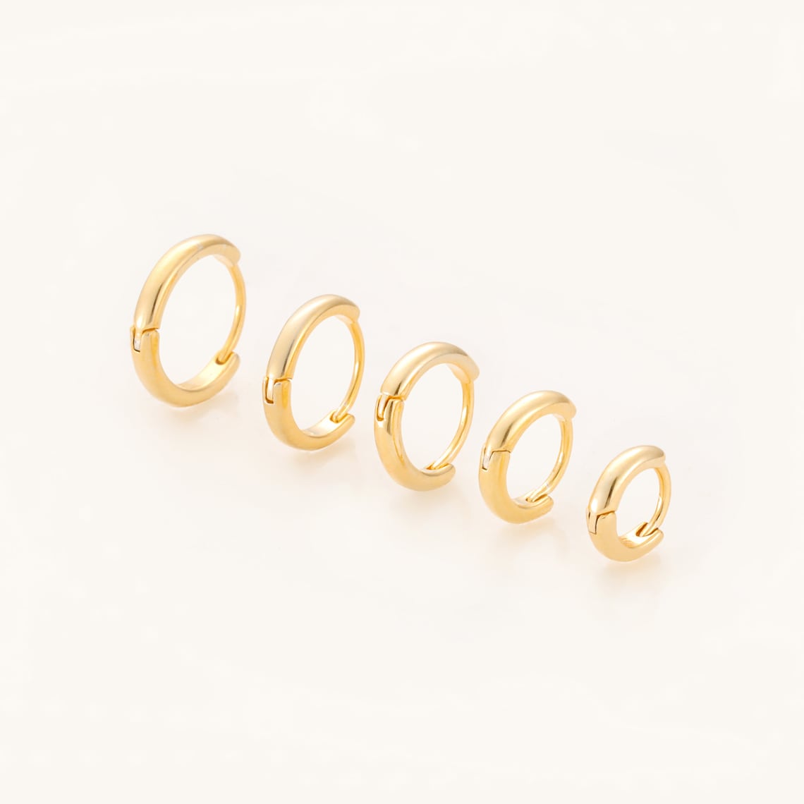Gold Huggie Earrings - Set de 7 Créoles
