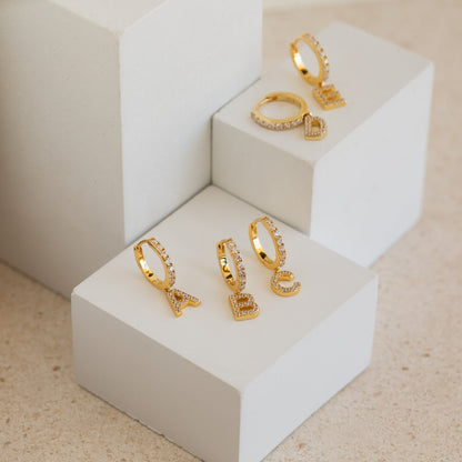 Boucles d'oreilles lettres en diamant - Boucles d'oreilles Huggie délicates
