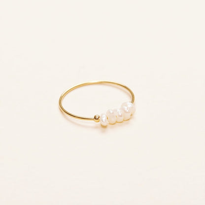 Bague en perles d'eau douce miniatures