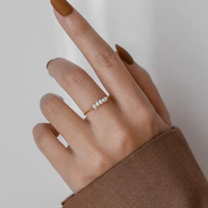 Bague en perles d'eau douce miniatures