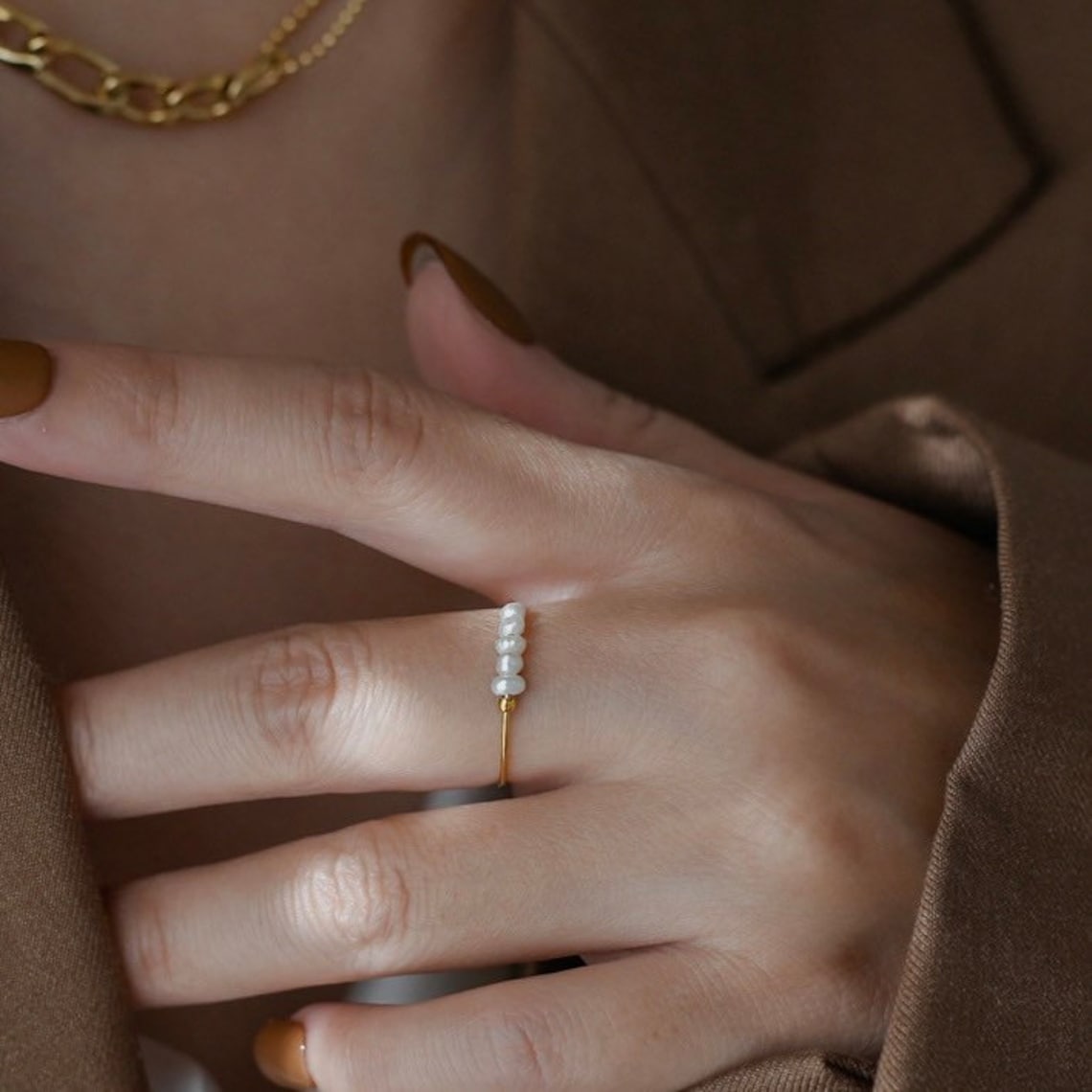 Bague en perles d'eau douce miniatures