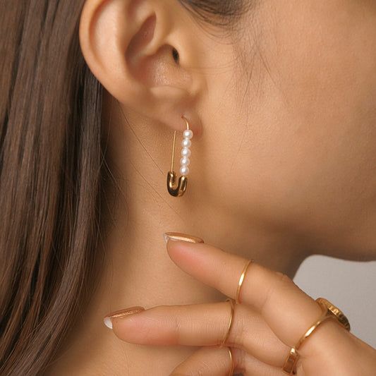 Boucles d'oreilles épingles de sûreté - Boucles d'oreilles délicates avec perles fraîches