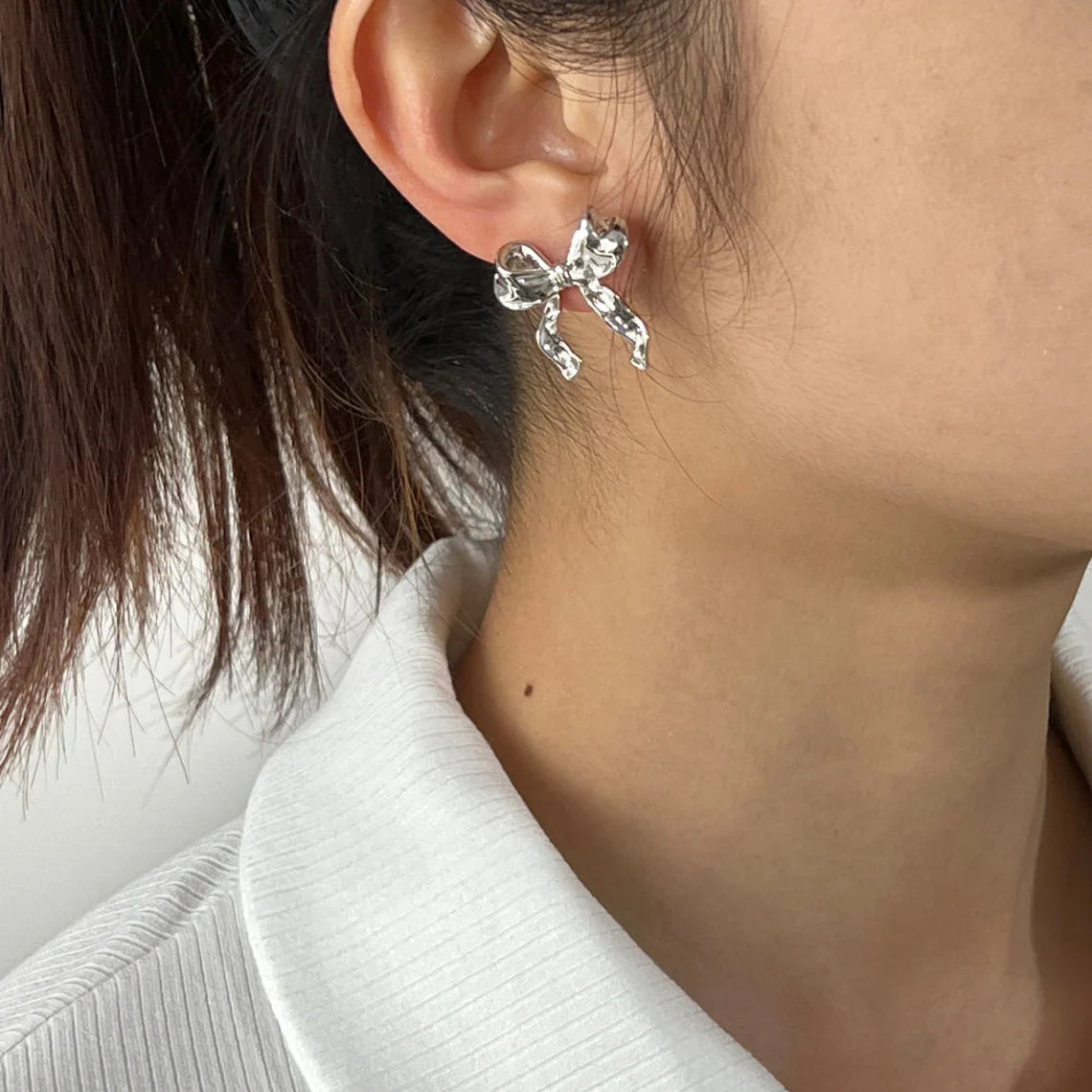 Boucles d'oreilles en or blanc avec nœud - Puces d'oreilles à motif de nœud