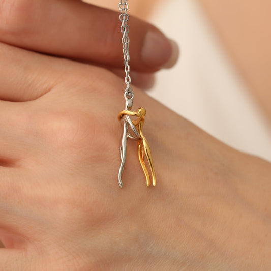 Pendentif Love Hug - Collier Couple Enlacé