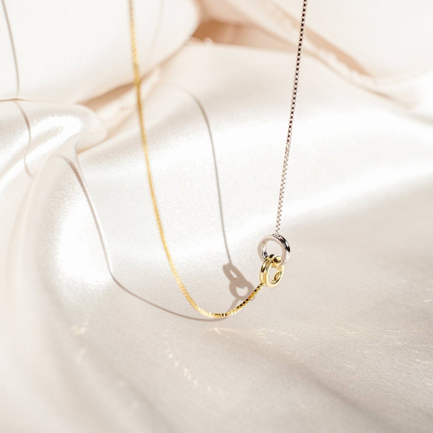 Elisse – Collier Cercles Entrelacés