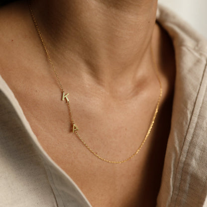 Collier avec initiales latérales – Collier personnalisé avec lettres