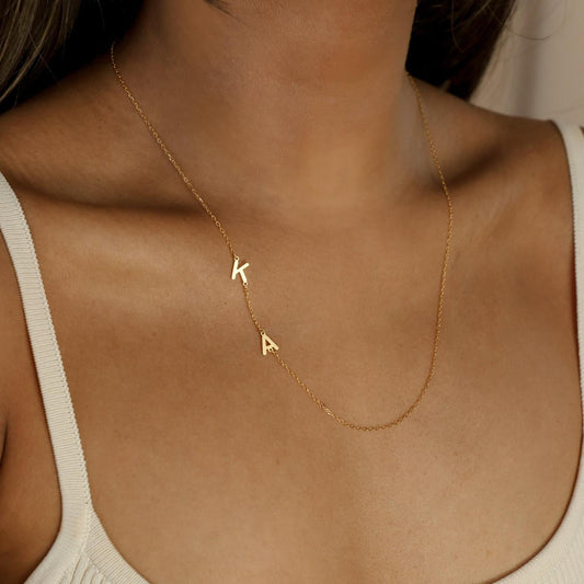 Collier avec initiales latérales – Collier personnalisé avec lettres