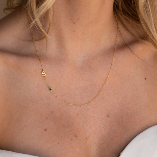 Collier avec pendentif lettre et pierre - Collier personnalisé avec initiales