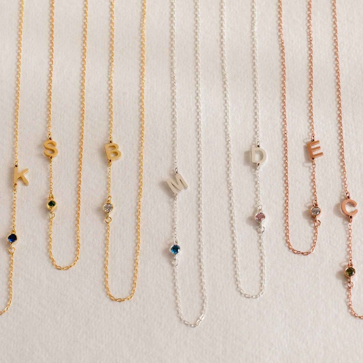 Collier avec pendentif lettre et pierre - Collier personnalisé avec initiales