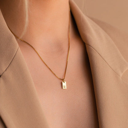 Clara – Collier Mini Tag avec Initiale Personnalisée
