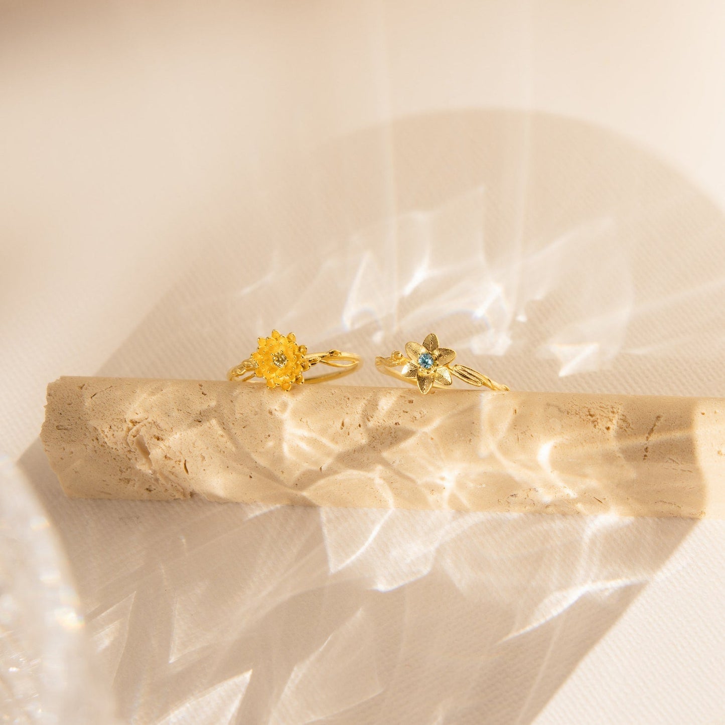 Flora – Bague Fleur avec Pierre de Naissance