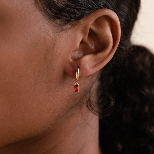 Créoles Baguette Pierre de Naissance – Boucles d’oreilles Huggies avec Pierre de Naissance