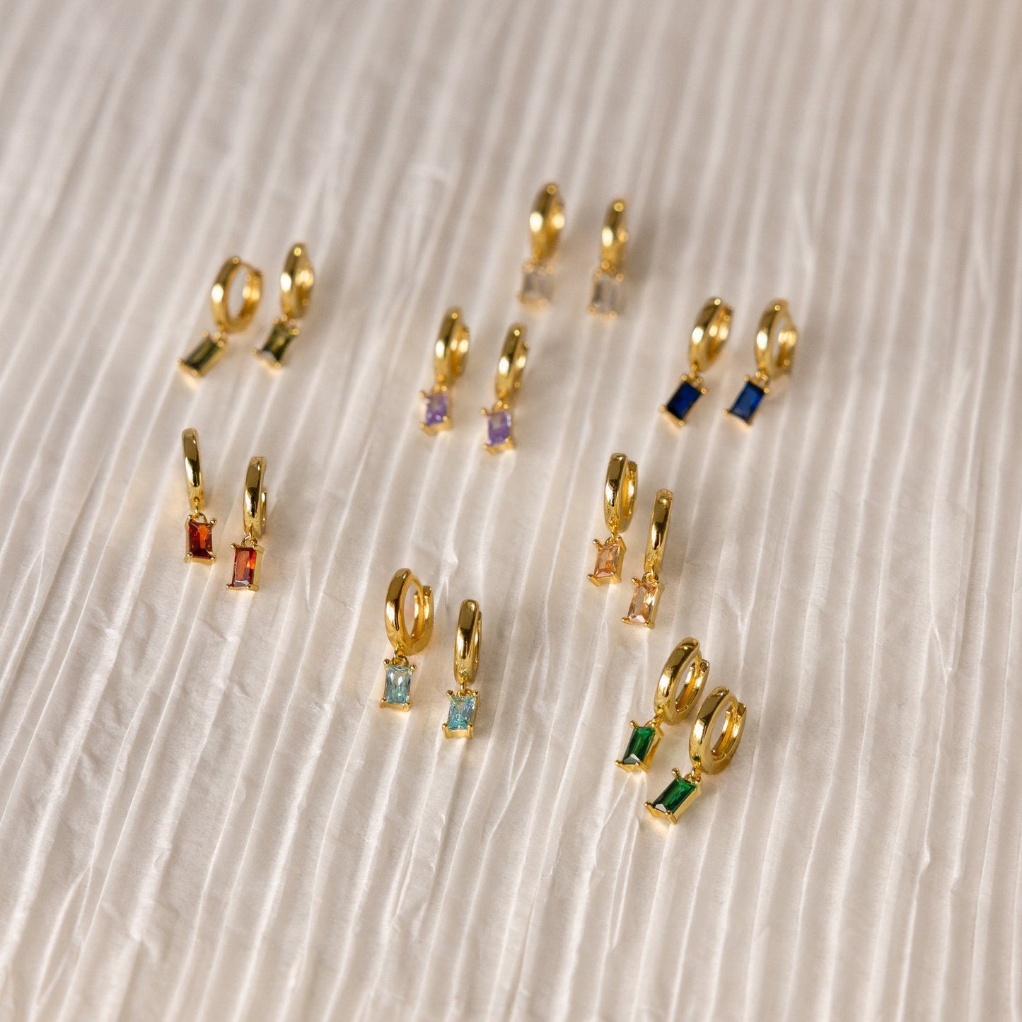 Créoles Baguette Pierre de Naissance – Boucles d’oreilles Huggies avec Pierre de Naissance