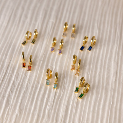 Créoles Baguette Pierre de Naissance – Boucles d’oreilles Huggies avec Pierre de Naissance