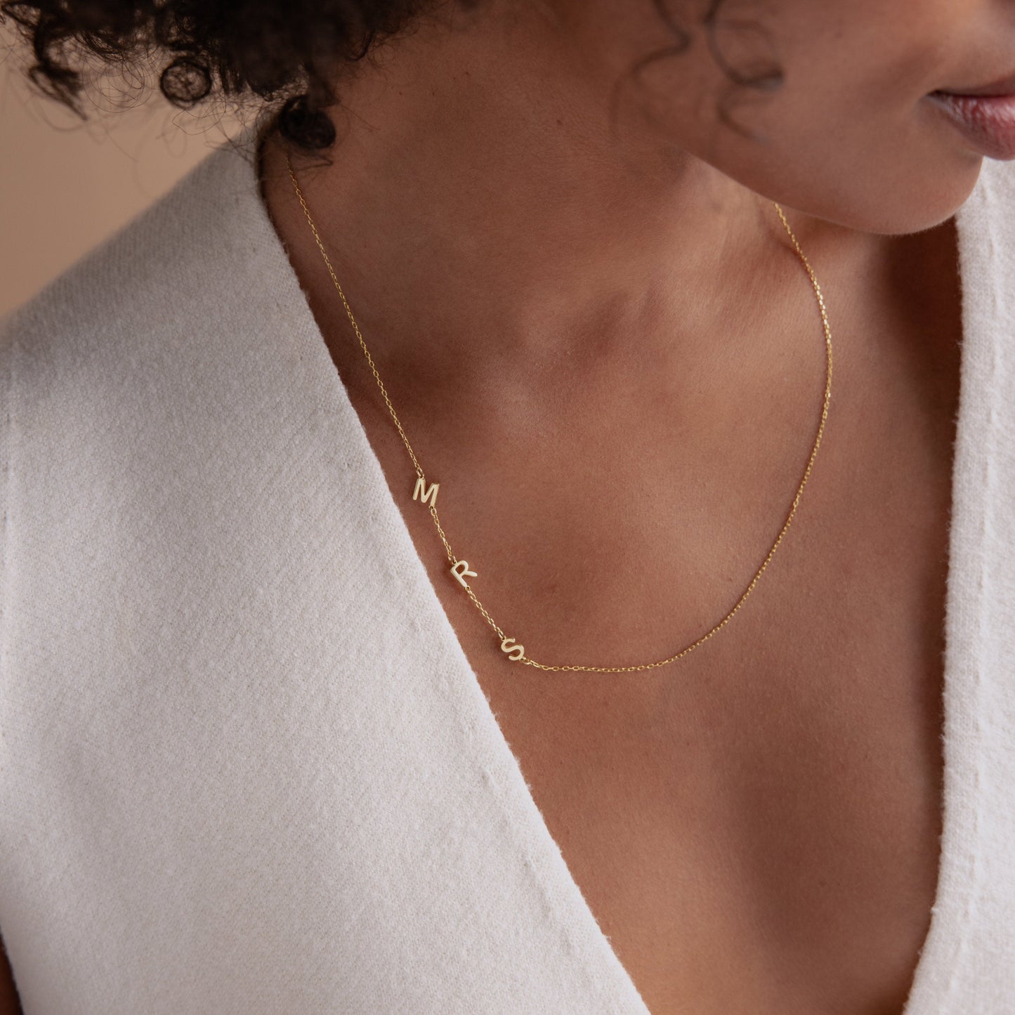 Collier avec initiales latérales – Collier personnalisé avec lettres