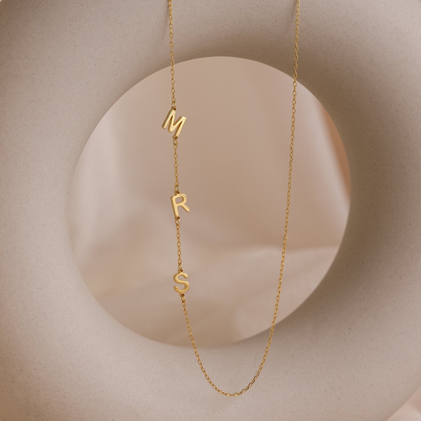 Collier avec initiales latérales – Collier personnalisé avec lettres