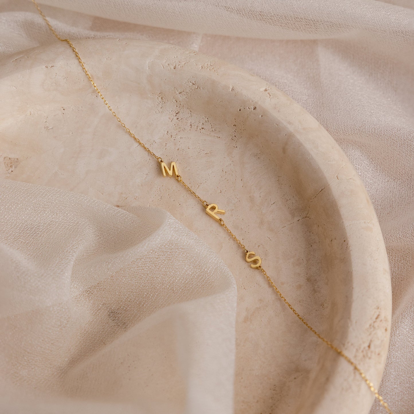 Collier avec initiales latérales – Collier personnalisé avec lettres