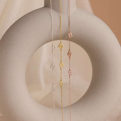 Collier avec initiales latérales – Collier personnalisé avec lettres