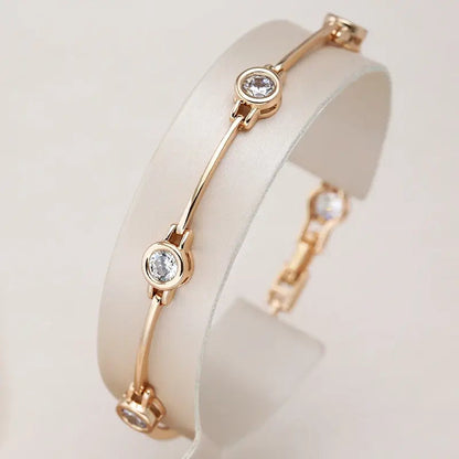 Aveline – Bracelet Charm Délicat en Or avec Zirconia