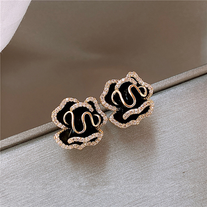 Noor – Boucles d’Oreilles Lotus Noir Élégantes en Doré