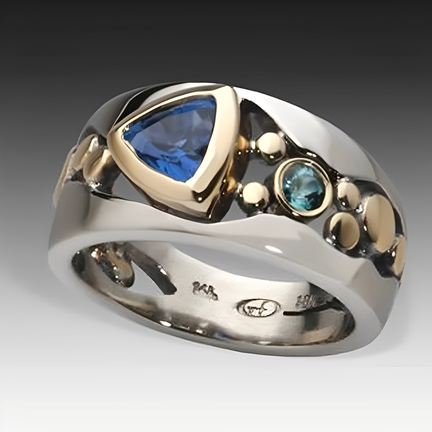 Soline – Bague Vintage en Cristal Bleu Élégant