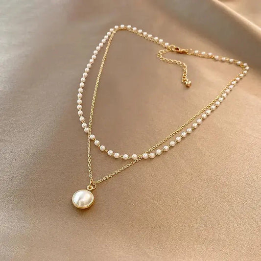 Auriane – Collier Élégant de Perles et Chaîne Dorée