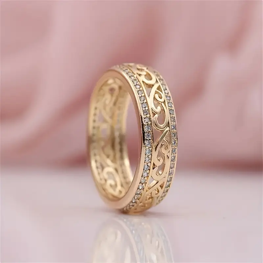 Virelle – Bague Dorée Ajourée au Charme Élégant