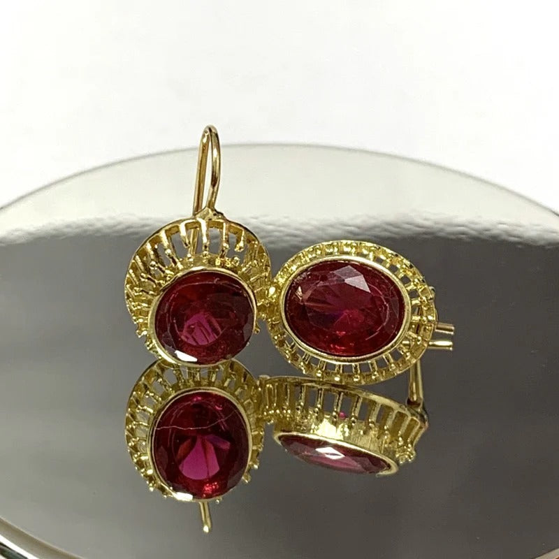 Roxane – Boucles d’Oreilles Cristal Rouge Vintage en Or Rose