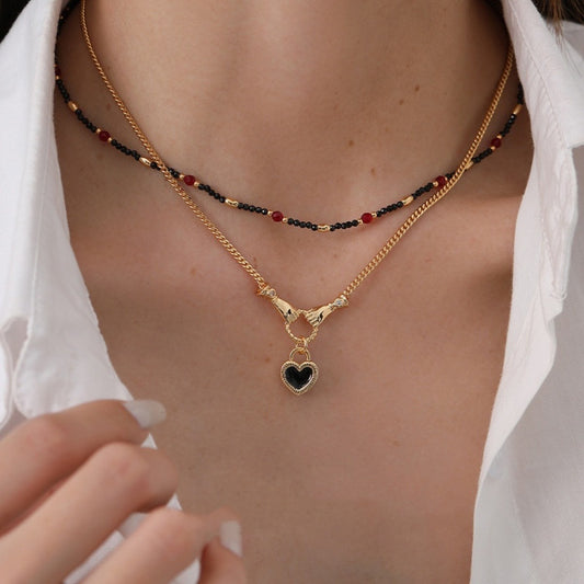 Amara – Collier Pendentif Cœur Mains