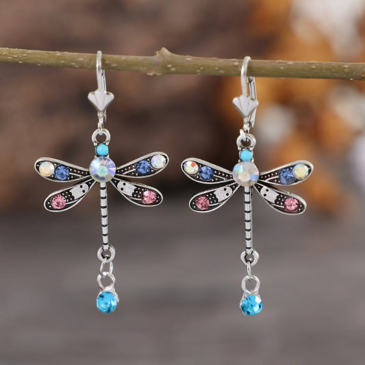 Liora – Boucles d’Oreilles Élégantes Libellule Sculpée