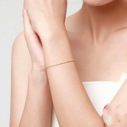Erina – Bracelet Herringbone Élégant