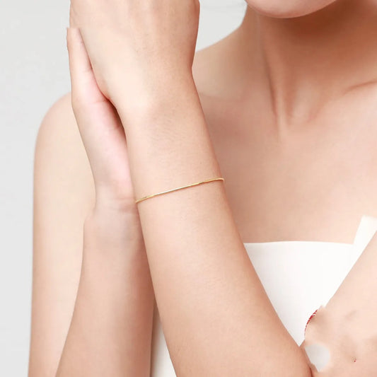 Erina – Bracelet Herringbone Élégant