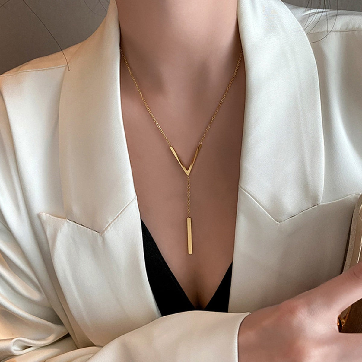 Vera – Collier Chaîne avec Pendentif Géométrique