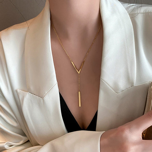 Vera – Collier Chaîne avec Pendentif Géométrique
