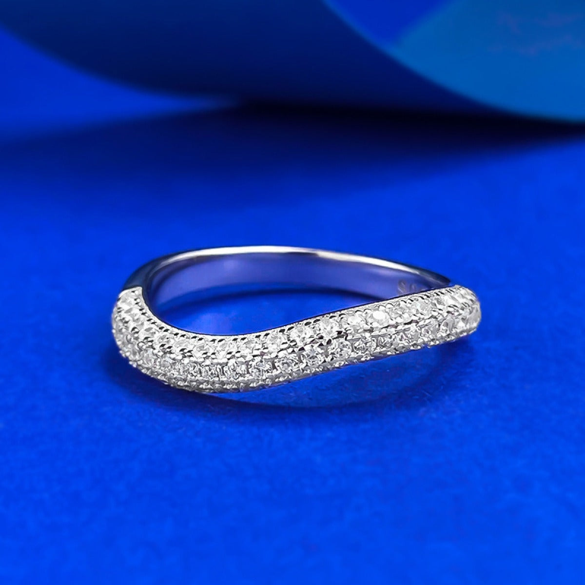 Reiko – Bague Demi-Ligne de Diamants Empilable