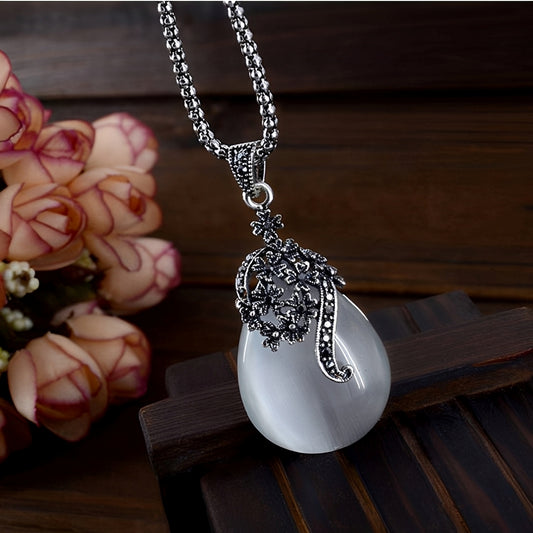 Marion – Bijoux Classiques en Opale Blanche