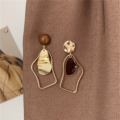 Rhia – Boucles d’Oreilles Puces Pendantes Irrégulières