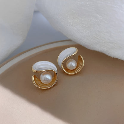 Aimee – Boucles d'Oreilles de Luxe avec Opale Blanche et Perles en Or