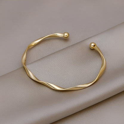 Lara – Bracelet Élégance Dorée