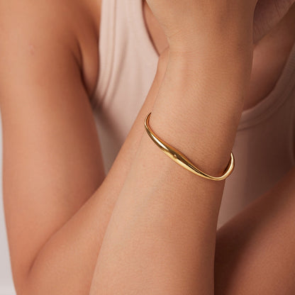Gayle – Bracelet Möbius Élégant