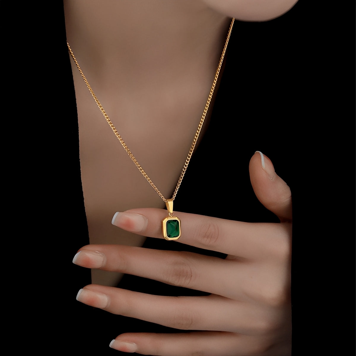 Cameron – Collier Pendentif Émeraude Minimaliste