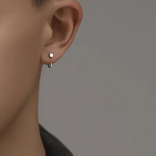 Alyss – Boucles d’Oreilles Crochet Carré Minimaliste