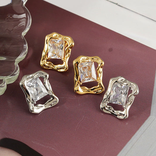 Hana – Boucles d’Oreilles Pierre Dorée Liquide