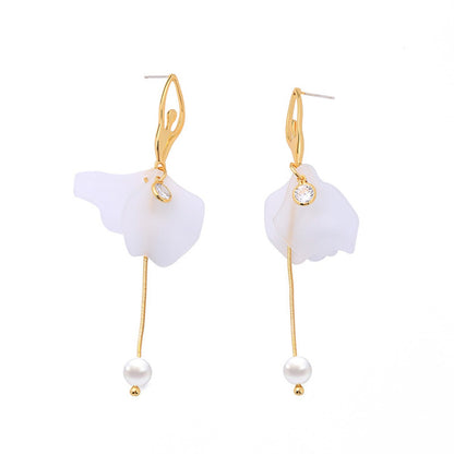 Aiah – Boucles d’Oreilles Pétales & Perles en Or Blanc