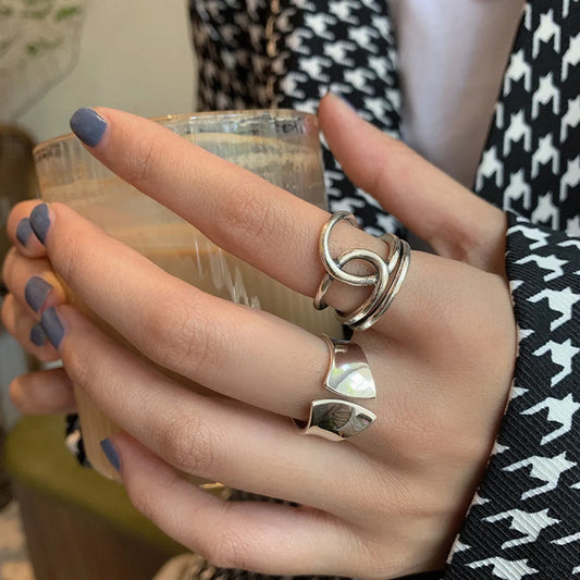 Dahlia – Bague Tressée Rétro Élégante